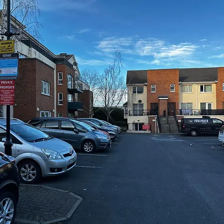 Spacious En-suite منزل للإقامة كلونديلكِن