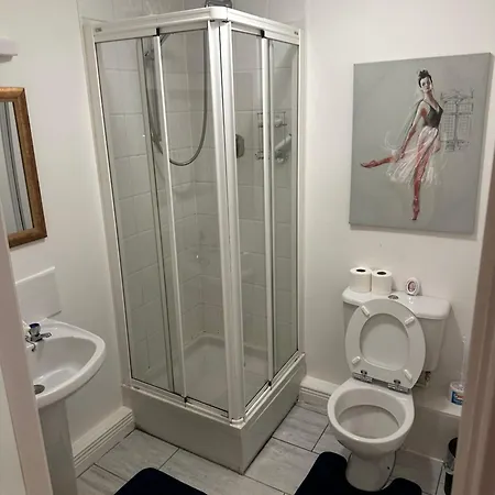 Rum i privatbostad Spacious En-suite *