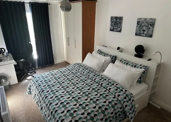 Проживание в семье Spacious En-suite *